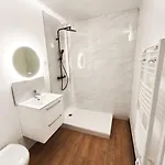 Cosy De 55 M2, Elegant Et Renove Et Parking Prive Sur Lejlighed *
