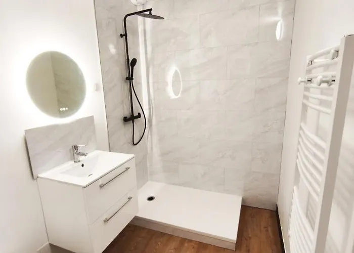Cosy De 55 M2, Elegant Et Renove Et Parking Prive Sur Apartment *